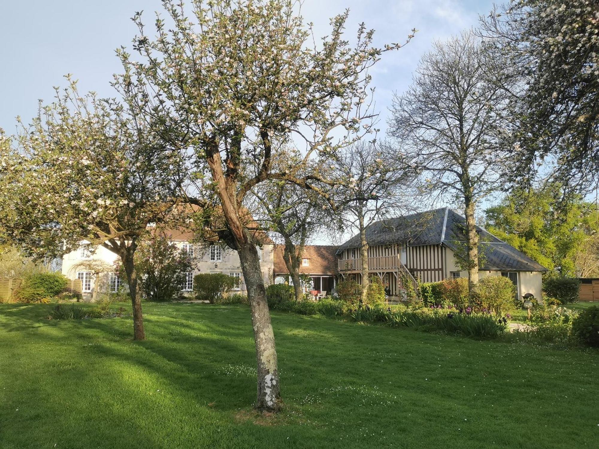 Les Marronniers Hotel Cambremer Kültér fotó